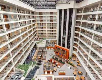 The District By Hilton One-Bedroom Suite